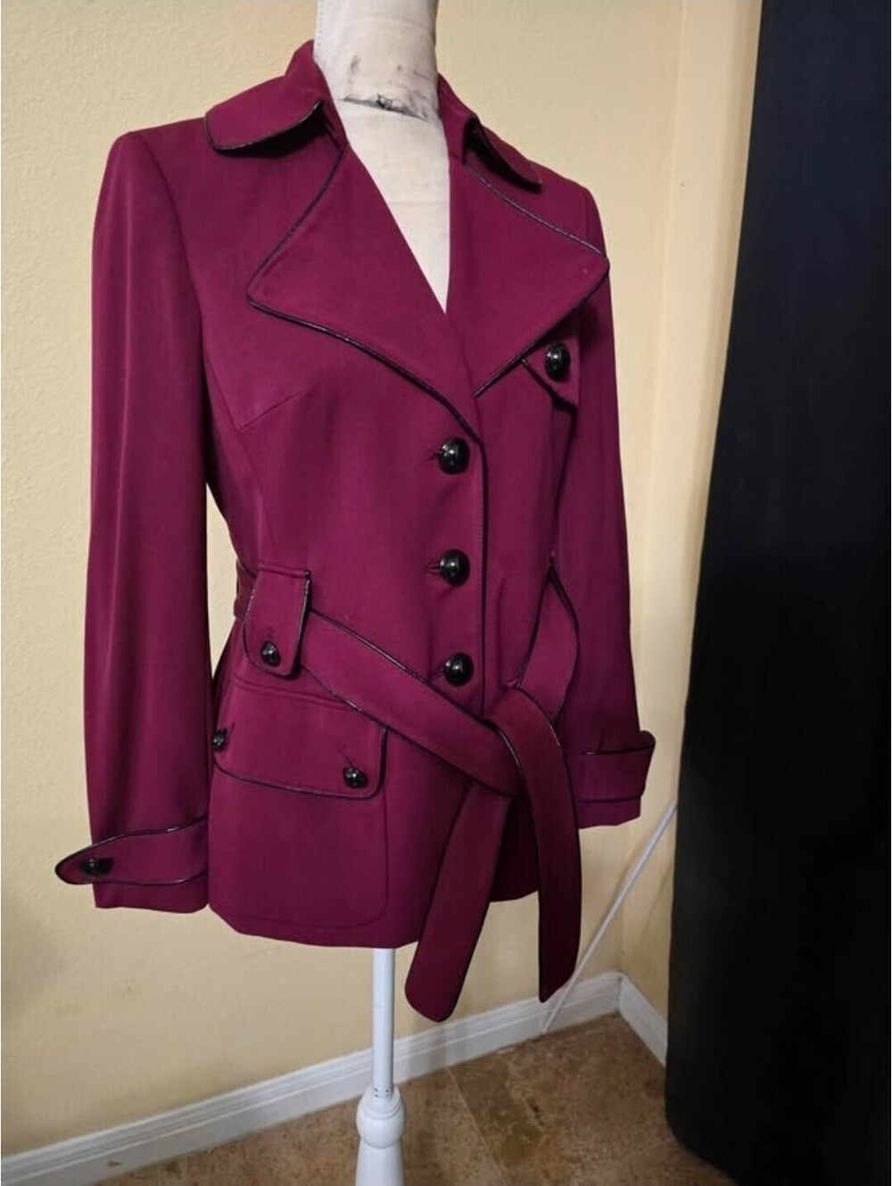 Nine West Women’s wine/burgundy Belted Trench Jacket Long Sleeve Pockets Size 4